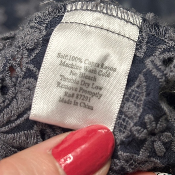 Johnny Was Navy Blue Embroidered Tunic Top Size XS Boho Peasant Lightweight - Picture 6 of 6